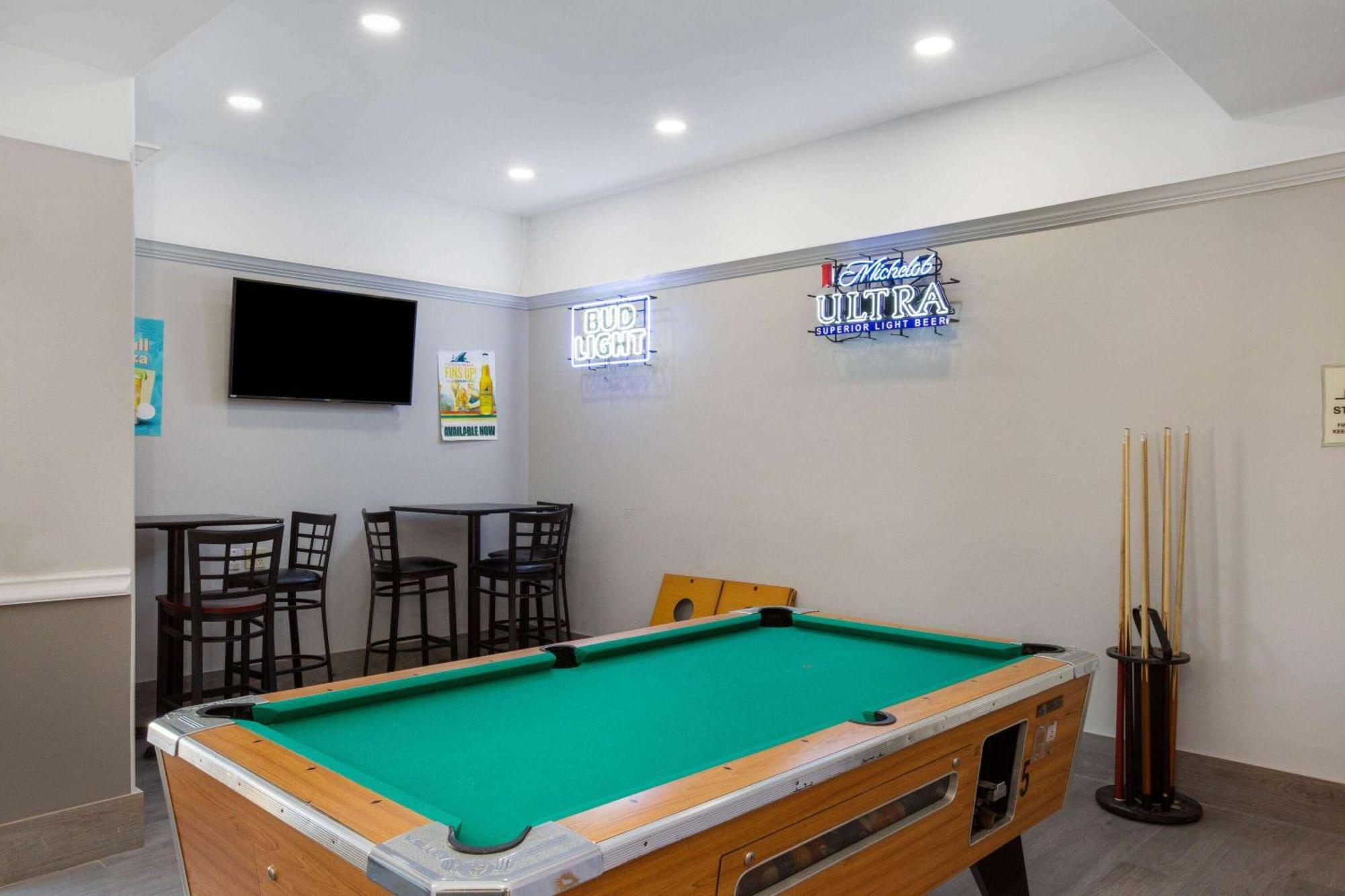 La Quinta Inn Suites By Wyndham Raymondville Harlingen Bagian luar foto