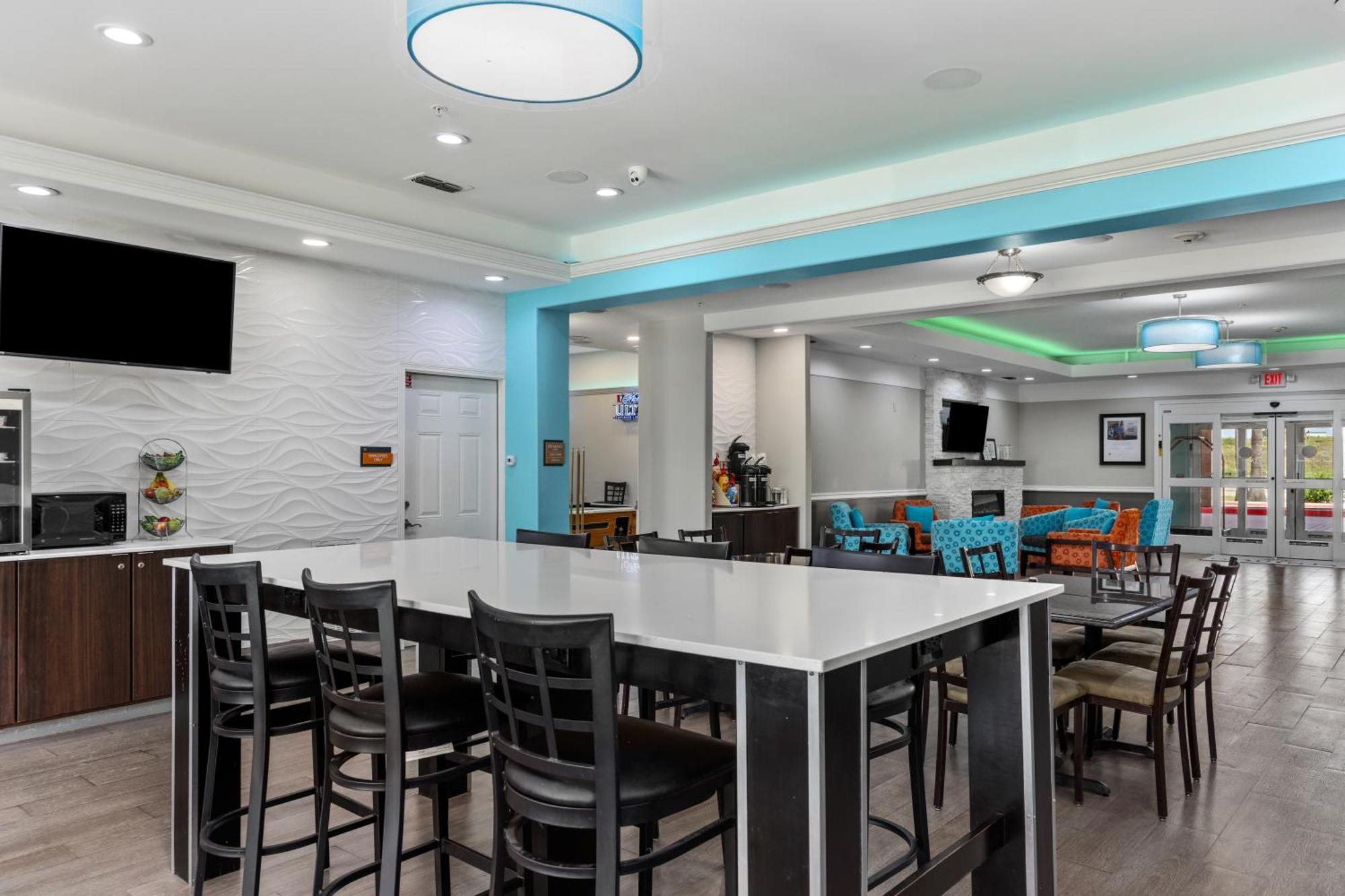La Quinta Inn Suites By Wyndham Raymondville Harlingen Bagian luar foto