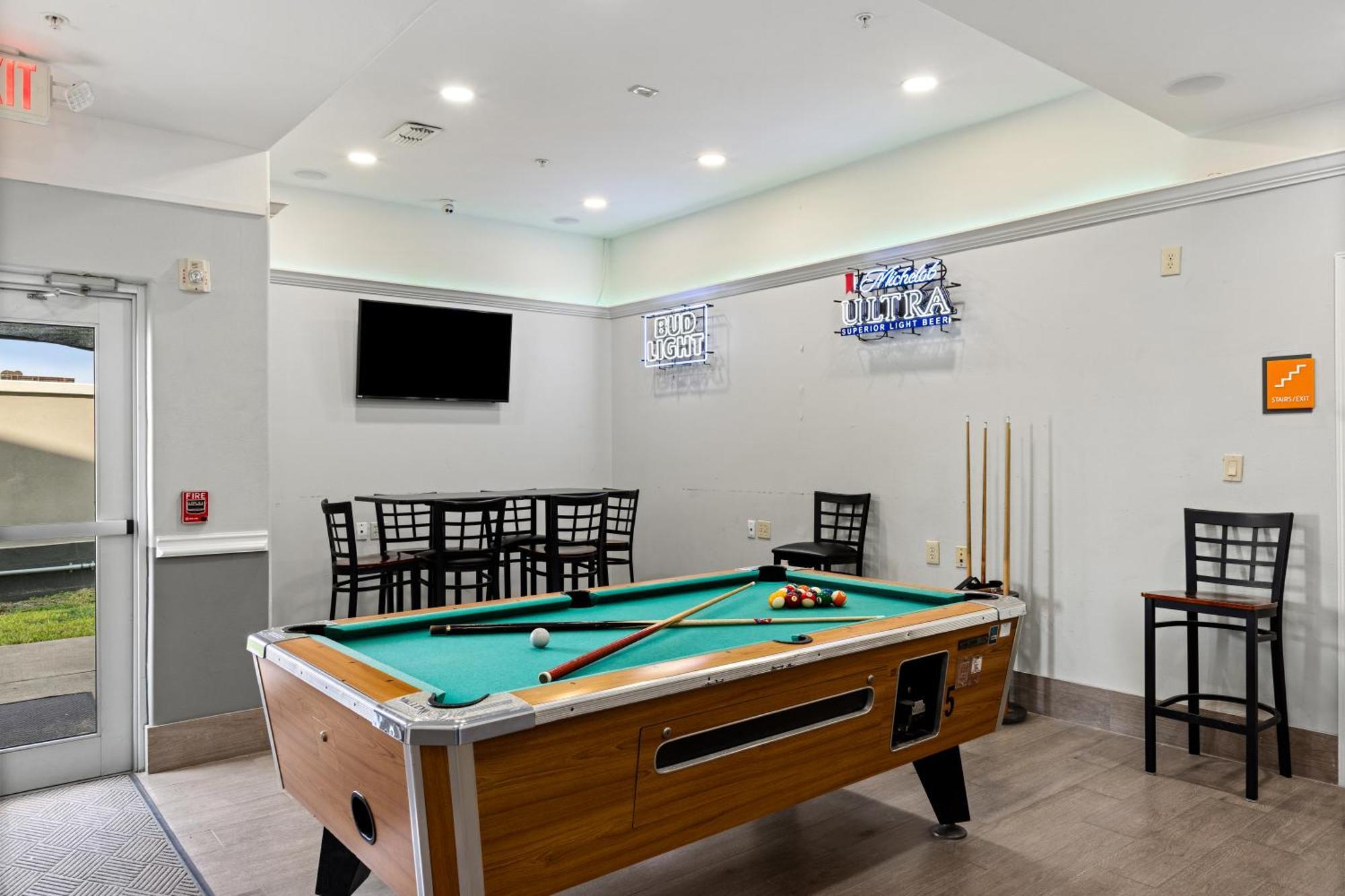 La Quinta Inn Suites By Wyndham Raymondville Harlingen Bagian luar foto