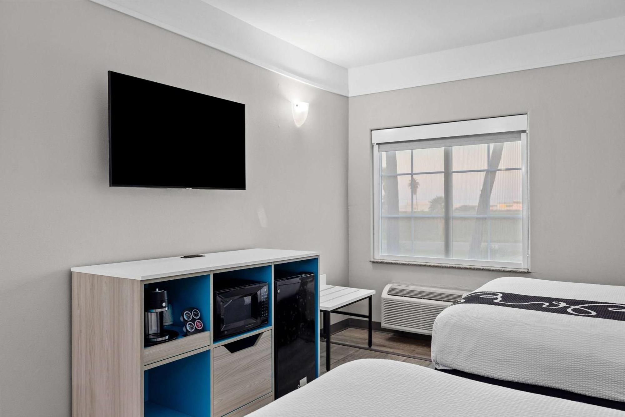 La Quinta Inn Suites By Wyndham Raymondville Harlingen Bagian luar foto