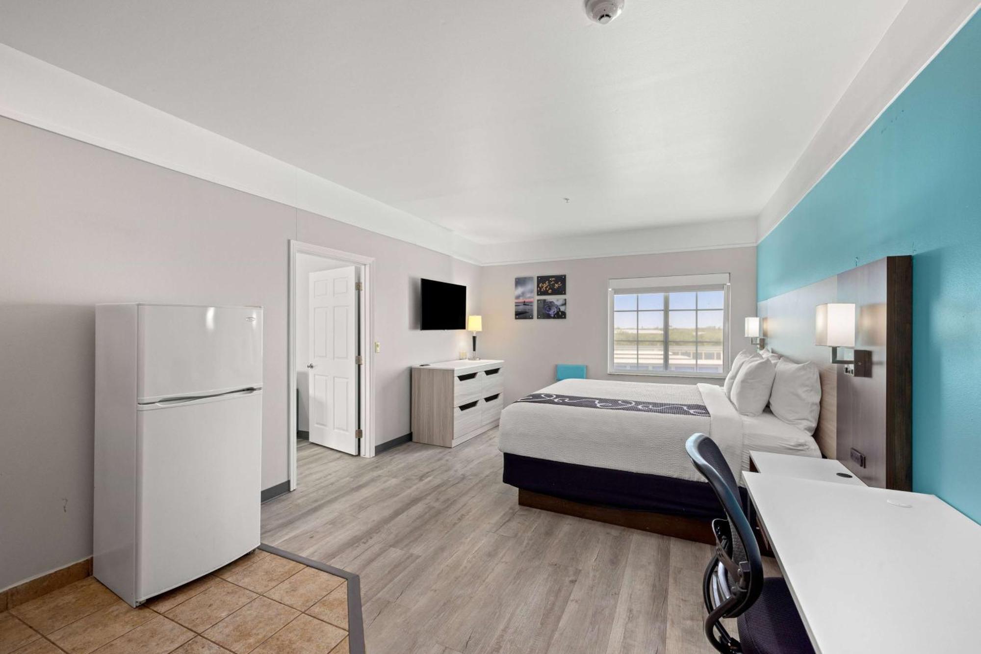 La Quinta Inn Suites By Wyndham Raymondville Harlingen Bagian luar foto