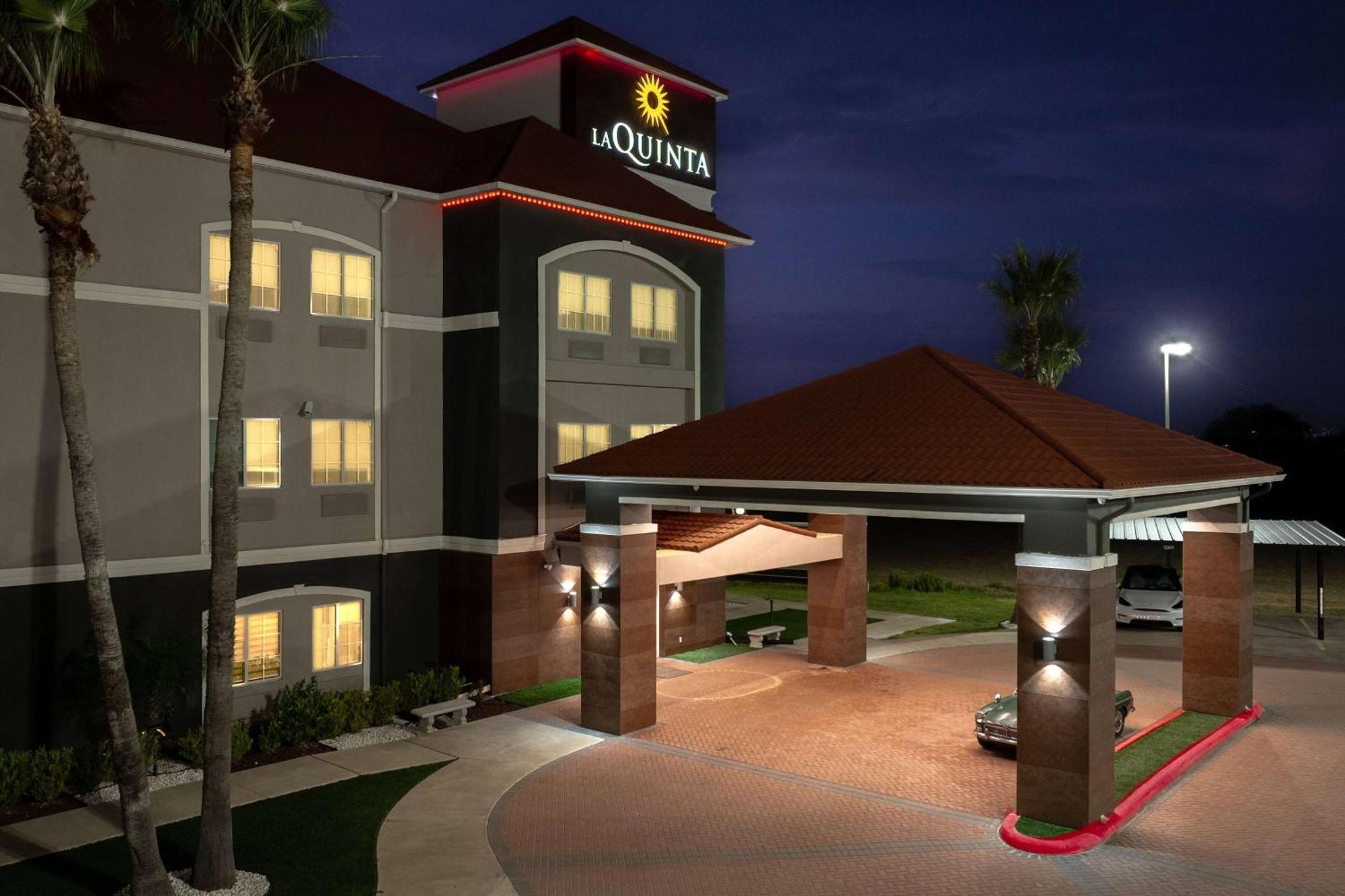 La Quinta Inn Suites By Wyndham Raymondville Harlingen Bagian luar foto