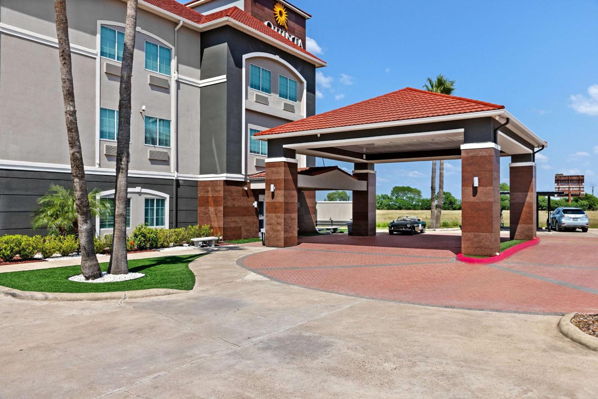 La Quinta Inn Suites By Wyndham Raymondville Harlingen Bagian luar foto